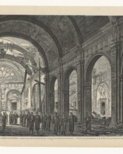 Incendie de 1871  : La salle des pas perdus après l’incendie de la Commune en 1871, gravure d'après une photo de Pierre-Ambroise Richebourg.